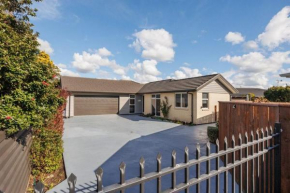 Modern, Cozy and Spacious 3 bedroom Home near City Centre
